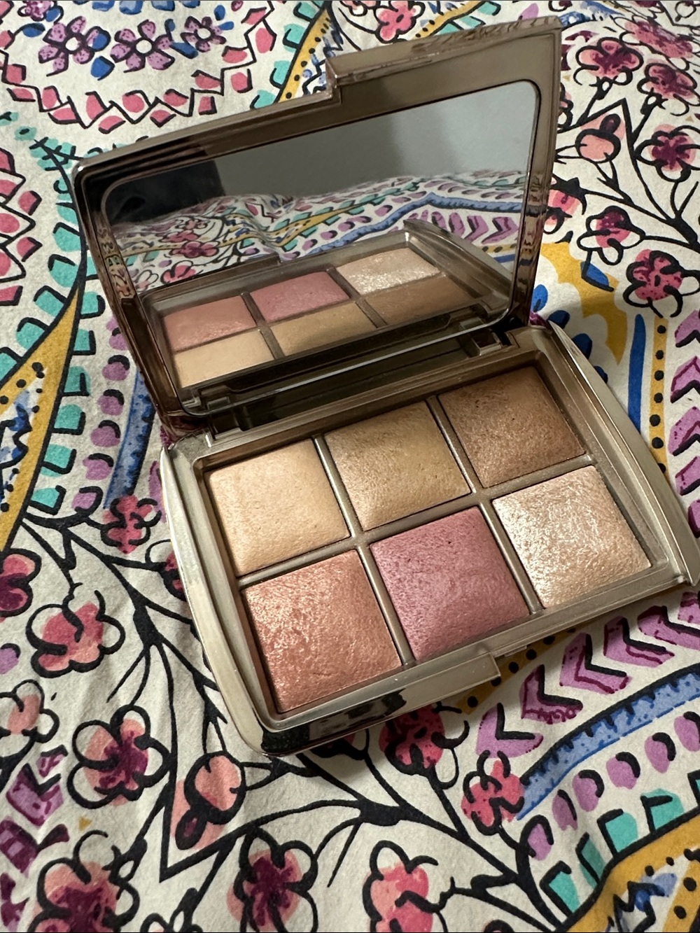 Hourglass ambient lighting palette- unlocked